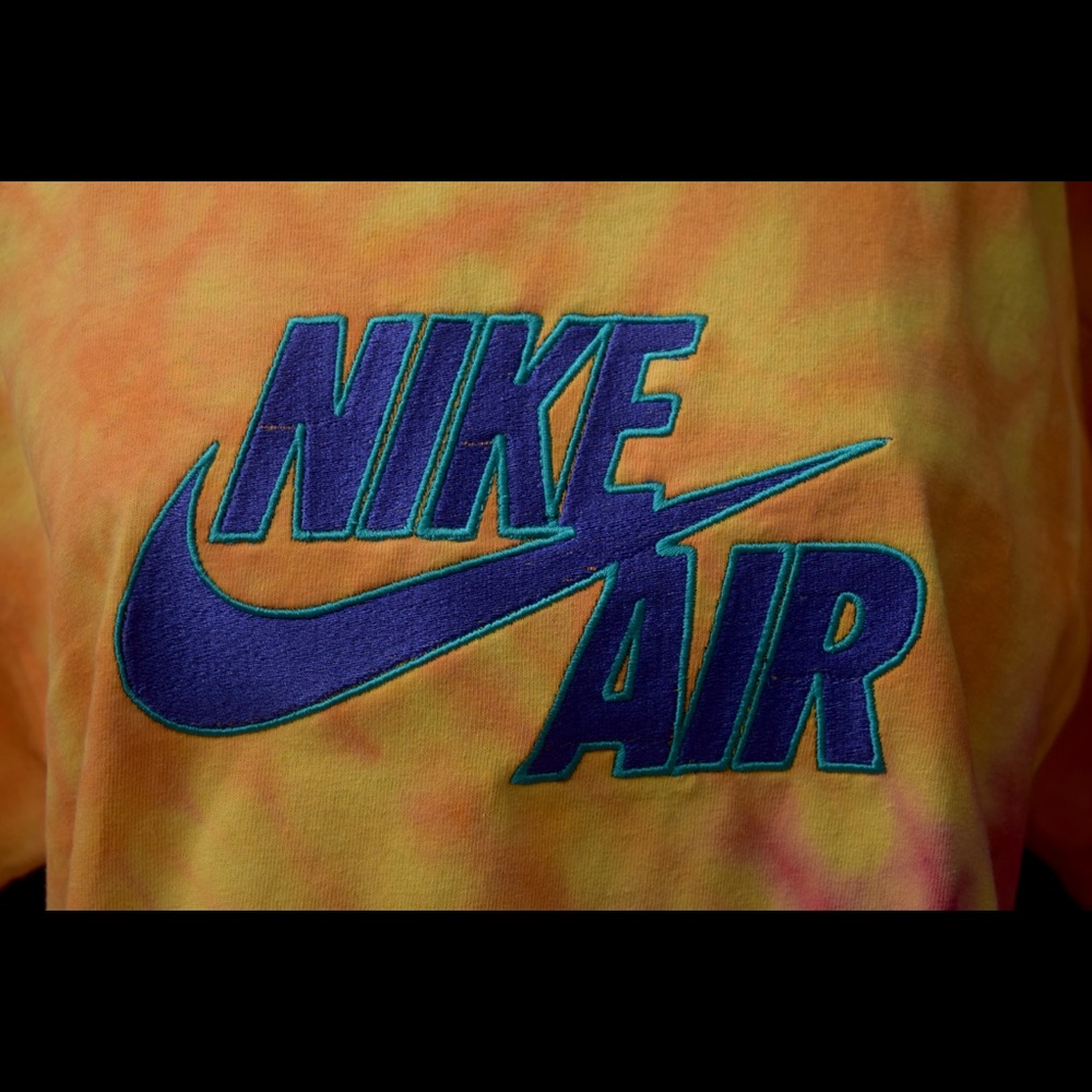 Embroidered Nike Air t-shirt